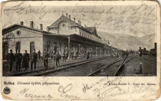 1904 Ruttka, Vrútky; vasútállomás, pályaudvar, vasutasok. Sochán P. 15. / railway station, railwaymen (kopott / worn)