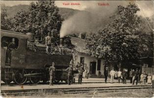 1916 Vaskoh, Vascau; vasútállomás, vasutasok, MÁV T.V. osztályú gőzmozdony, vonat. Miklóssy József utódai kiadása / railway station, locomotive, railwaymen, train (szakadás / tear)