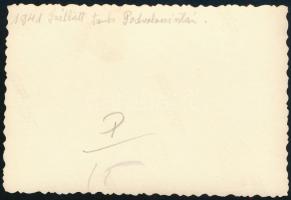 1941 II. világháborús magyar katonák kilőtt szovjet BT-7 harckocsival, hátoldalán feliratozott fotó,...