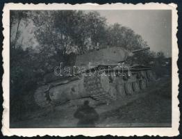 cca 1940 II. világháborús szovjet KV-1 nehéz harckocsi, fotó, 8,5x6,5 cm / WWII Soviet KV-1 heavy tank, photo