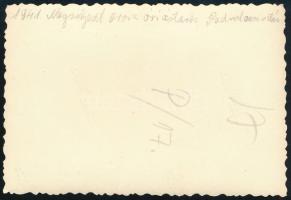 1941 II. világháborús magyar katonák elhagyott szovjet KV-2 nehéz harckocsival ("Megsüllyedt or...