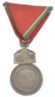 1922. Magyar Koronás Ezüstérem hadiszalagon (Signum Laudis) ezüstözött Br kitüntetés, peremén Bronz jelzéssel, mellszalagon T:1-,ph, karc Hungary 1922. Hungarian Silver Medal with the Holy Crown on a war ribbon (Signum Laudis) silver plated Br decoration, with Bronz hallmark on the edge, with ribbon C:AU edge error, scratch NMK.: 407.