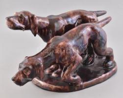 Komlós kerámia vadászkutyák párban, jelzett, kis lepattanással, h: 35 cm