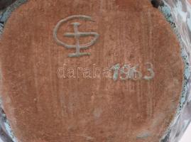 GI jelzéssel: Türkiz kerámia kancsó. Mázas, kerámia, jelzett, kis lepattanással. 20 cm