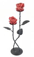 Kovácsoltvas gyertyatartó rózsa formájú gyertyákkal. 41 cm