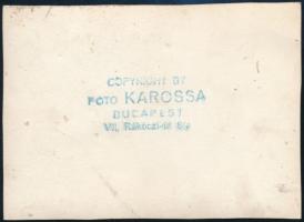 cca 1930-1940 MÁV gőzmozdony a Keleti Pályaudvaron, fotó, a hátoldalon bélyegzéssel (Foto Karossa), ...