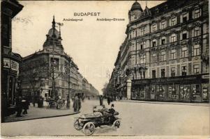 1915 Budapest VI. Andrássy út, automobil, Pesti Hazai Első Takarékpénztár egyesület, férfi és fiú ruhák árusítása, üzletek, virágárus