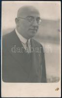 1940 Lakner Artúr (1893-1944) író, színházigazgató (Lakner bácsi gyermekszínháza) fotója, hátoldalon dátumozva, jó állapotban, 13,5×8 cm
