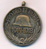 1929. Magyar Háborús emlékérem kardokkal, sisakkal ezüstözött, jelzetlen bronz kitüntetés szalag nélkül T:2 kis ph, kopott ezüstözés  Hungary 1929. Hungarian Commemorative War Medal with swords and a helmet silver-plated, unmarked bronze decoration without ribbon C:XF small edge error, worn silver-plating NMK 418.