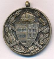 1929. "Magyar Háborús emlékérem kardokkal, sisakkal" ezüstözött, jelzetlen bronz kitünteté...