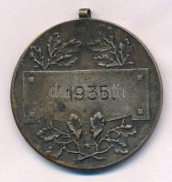 1935. "C.L.L. / 1935" ezüstözött bronz labdarúgó díjérem (függesztőkarika nélkül) T:3