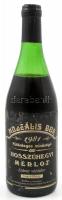 1981 Hosszúhegyi Merlot 1981, muzeális bor, hajós-bajai borvidék, szakszerűen tárolt bontatlan palack vörösbor, kopott, a címkén sérülésnyomokkal, 0,75l.