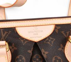 Louis Vuitton jelzésű női táska, a cipzárhúzó füle hiányzik, egyébként jó állapotban, 41x29 cm