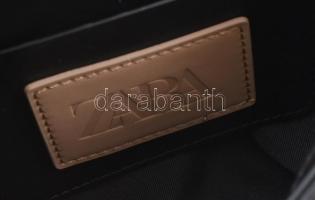 Zara lánccal díszített fekete női táska, jó állapotban, 20x14 cm