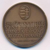 Bognár György (1944-) 1990. Magyar Éremgyűjtők Egyesülete / 1989. évi XXXI. törvény I. fejezet 1§ Magyarország: Köztársaság. - 1989. október 23. bronz emlékérem (42,5mm) T:1-  Adamo BP31