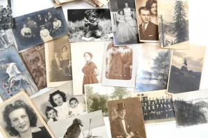 114 db vegyes régi fotó és fotólap, 14x9 cm körül