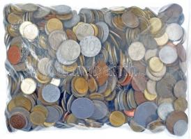 Vegyes, magyar és külföldi érmetétel mintegy ~2kg súlyban T:vegyes Mixed, Hungarian and foreign coin lot (~2kg) C:mixed