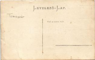 Temesvár, Timisoara; Jégpálya magyar címerekkel és zászlókkal, korcsolyázók csoportképe télen / ice ...