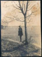 cca 1915 Akasztott férfi, fotó, foltos, 10×7,5 cm