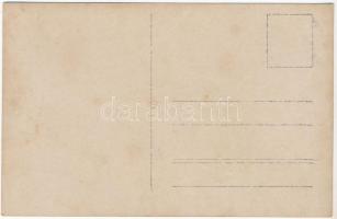 Osztrák-magyar haditengerészet matrózai egy hidroplán propellerével / K.u.k. Kriegsmarine / Austro-H...