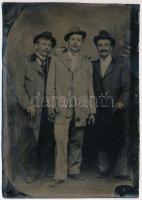 cca 1900 Kalapos férfiak, ferrotípia, 9×6,5 cm