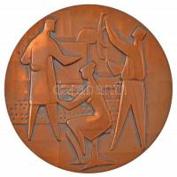 Vincze Dénes (1914-1972) DN Szocreál tudomány témájú bronz plakett (78mm) + műgyantás jelvény, megegyező motívummal (20x20mm) T:1-