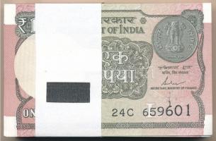 India 2017. 1R (100x) kötegelővel, sorszámkövetők T:I India 2017. 1 Rupee (100x) with wrapper, consecutive serials C:UNC Krause P#117