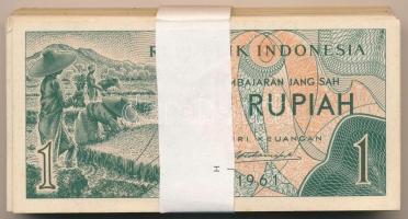 Indonézia 1961. 1R (85x) kötegelővel, közte sorszámkövetők T:I-II Indonesia 1961. 1 Rupiah (85x) with wrapper, within consecutive serials C:UNC-XF Krause P#78