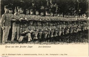 Királyhida, Bruckújfalu Tábor, Brucker Lager, Bruckneudorf; Gruss aus dem Brucker Lager, Zwei Gliederfeuer. H. Effenberger 1432. / Osztrák-magyar katonák, kétsoros tűz / K.u.K. military, double row infantry