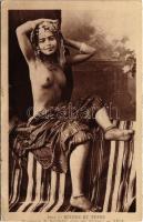 Scenes et Types. Mauresque de Bou-Saada dans son intérieur / half-naked Moor woman