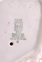 Zsolnay kutya (terv: Niemayer Vilmos). Kézzel festett, jelzett, kopott.10 cm