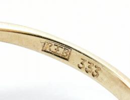 8K arany (Au) gyűrű gránátkővel. Jelzett, bruttó: 1,86 g, méret: 57, dobozban