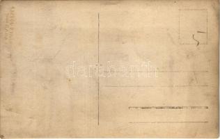 Kisgyerekek játéklóval. Stojkovits József Arad / Children with toy horse. photo (EK)