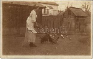 1914 Magyar település, tyúkokat etető nő. photo