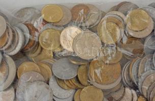 Vegyes, magyar és külföldi érmetétel mintegy ~1kg súlyban T:vegyes Mixed, Hungarian and foreign coin...