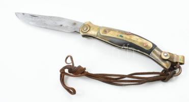 Válik jelzett egyedi készítésű zsebkés, bicska. Szaru, réz. 27 cm Bőr tokkal