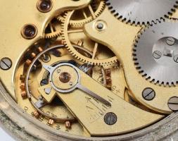 IWC Schaffhausen fém tokos zsebóra jelzett számlap, szerkezet jelzés nélkül, kopásnyomokkal. d: 50 m...