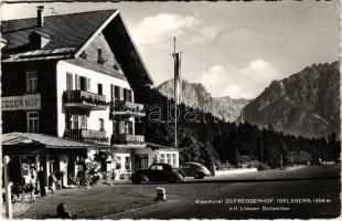 Iselsberg-Stronach (Tirol), Alpenhotel Defreggerhof, Iselsberg mit Lienzer Dolomiten / Alpine hotel, automobiles (EK)