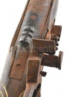 Keleti dísz puska, rozsdanyomokkal, h: 52 cm