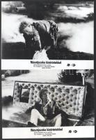cca 1986 ,,Nászéjszaka kísértetekkel című amerikai horror paródia jelenetei és szereplői (rendezte és a főszerepet játssza Gene Wilder), 10 db vintage produkciós filmfotó, ezüst zselatinos fotópapíron, a használatból eredő (esetleges) kisebb hibákkal, 18x24 cm