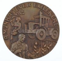 Lajos József (1936-) DN &quot;A munkás évek emlékére&quot; egyoldalas, öntött bronz plakett (98mm) T:1-