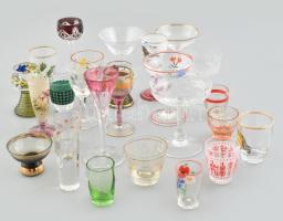 Cca. 26 db vegyes kis méretű poharak, üveg, kopásnyomokkal, korának megfelelő állapotban, m: 4-12 cm