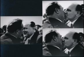 cca 1979 Brezsnyev és Kádár János csókja, 3 db mai nagyítás, 10x15 cm