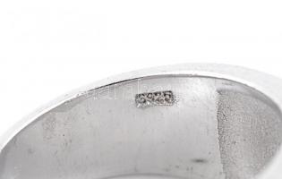 Ezüst (Ag) cca. 90 db köves gyűrű, jelzett, vegyes méretben, néhányon kőhiányok, bruttó: 510g