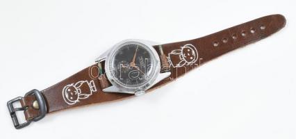 Vernon mechanikus karóra, működik, kopásokkal, apró karcokkal, gyerek bőr szíj, d: 35 mm