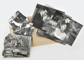 75 db-os fotógyűjtemény a 60-as, 70-es évek híres színészeivel, színésznőivel, filmjeleneteivel, 18x13 cm és 32x25 cm közötti méretben