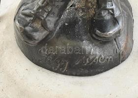 Jelzés nélkül: Cserkész figura. Ón, márvány talapzaton, Figurán: Légy résen felirat. Márványon feste...