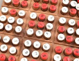 Sudoku típusú fa játék, jó állapotban, 14×14 cm