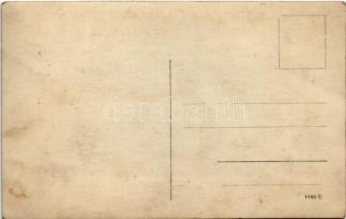 Ladies in the garden. photo (fl)