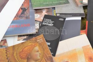 Vegyes különféle művészeti katalógus, és nyomtatvány, kb. 40 db